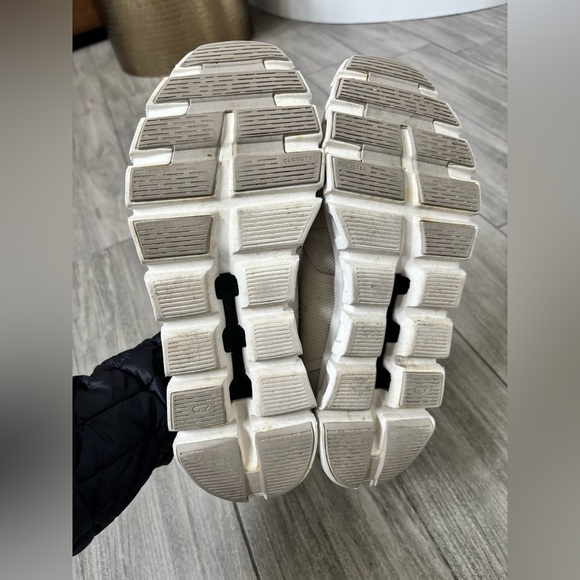 On Cloud 6 Sneakers Pearl/white Sz 9 - Picture 7 of 8